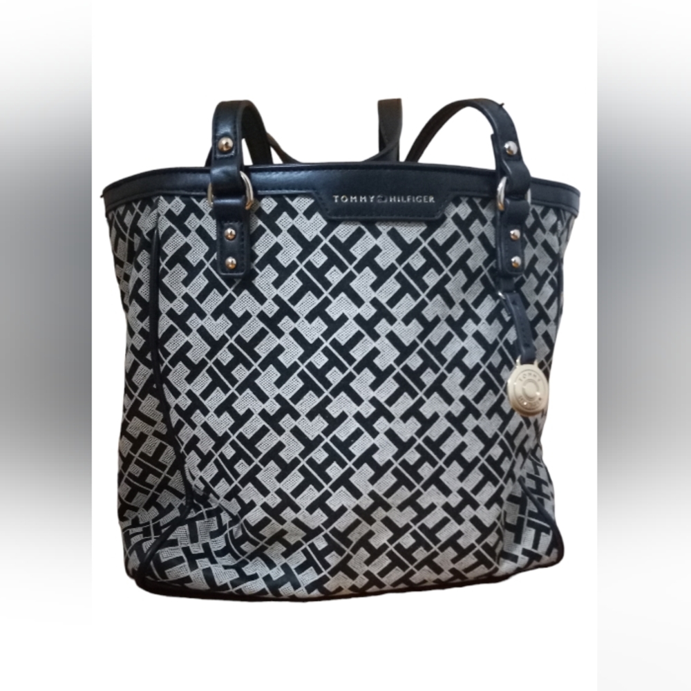 Tommy Hilfiger W/ Pendant Tote Bag in Black & Tan Size O/S